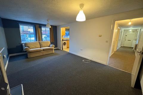 2 bedroom flat to rent, Steven Close, Chatham, ME4