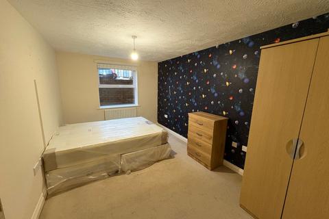 2 bedroom flat to rent, Steven Close, Chatham, ME4