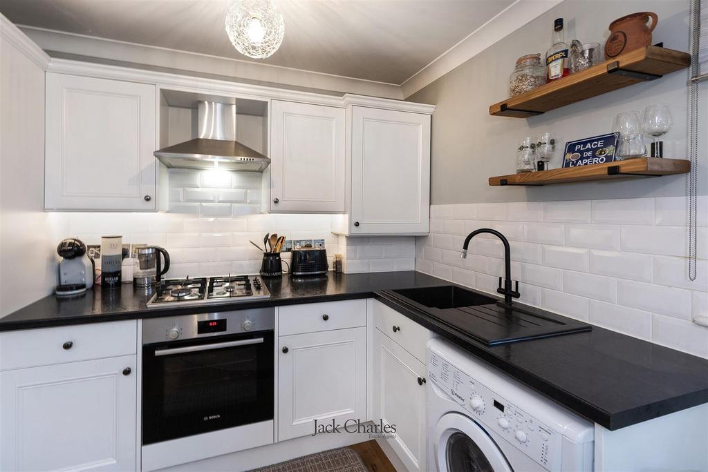 5 St Eanswythe's Court, TN9 2 BF 012.jpg