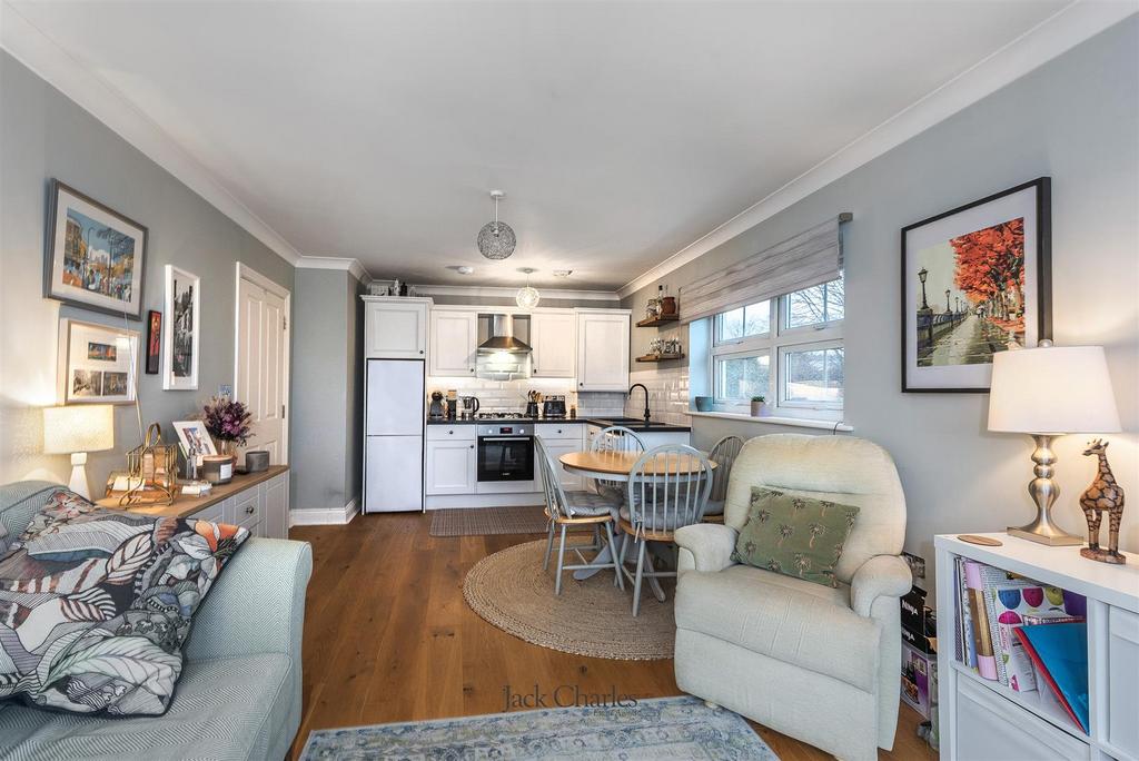 5 St Eanswythe's Court, TN9 2 BF 009.jpg