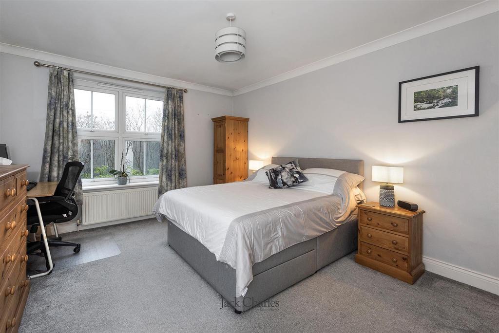 5 St Eanswythe's Court, TN9 2 BF 004.jpg