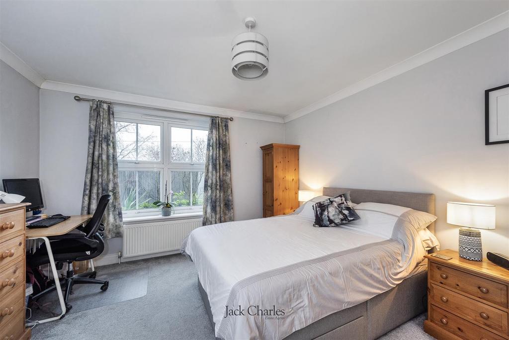 5 St Eanswythe's Court, TN9 2 BF 005.jpg