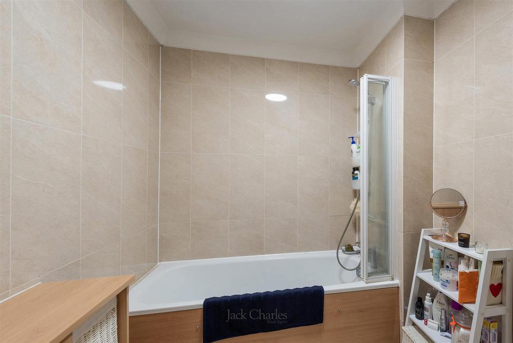 5 St Eanswythe's Court, TN9 2 BF 003.jpg