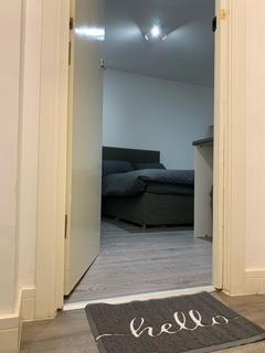 Studio to rent, Flat 2, London W10
