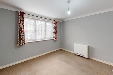 2 bedroom flat to rent, Garner Court, Tilbury , RM15