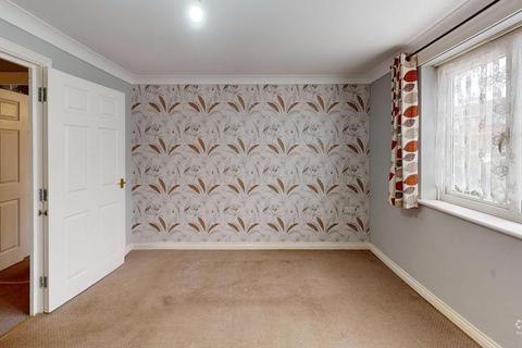 2 bedroom flat to rent, Garner Court, Tilbury , RM15