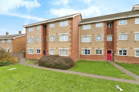 2 bedroom flat to rent, Garner Court, Tilbury , RM18