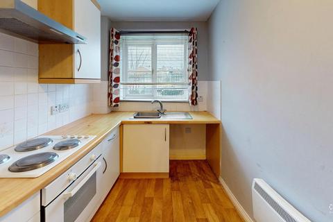 2 bedroom flat to rent, Garner Court, Tilbury , RM18