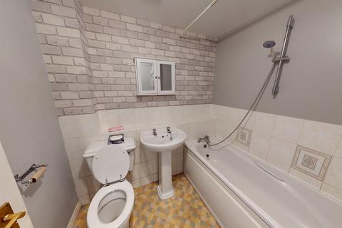 2 bedroom flat to rent, Garner Court, Tilbury , RM18