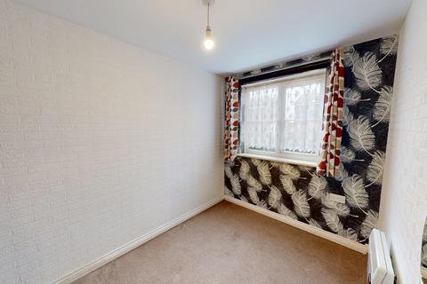 2 bedroom flat to rent, Garner Court, Tilbury , RM18