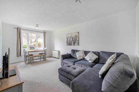 1 bedroom flat for sale, Shepperton Court Drive, Shepperton, TW17