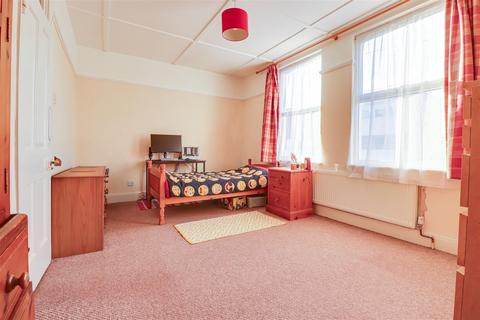 2 bedroom detached house for sale, Cricketfield Grove, Leigh-On-Sea SS9
