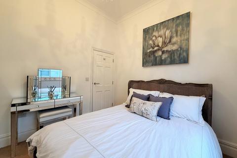 1 bedroom flat for sale, Oriental Place, Brighton