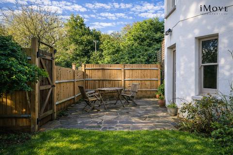 2 bedroom flat for sale, South Vale, London SE19