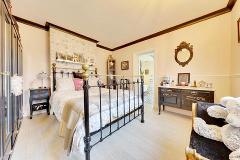 2 bedroom semi-detached house for sale, Moorfield Road, Orpington