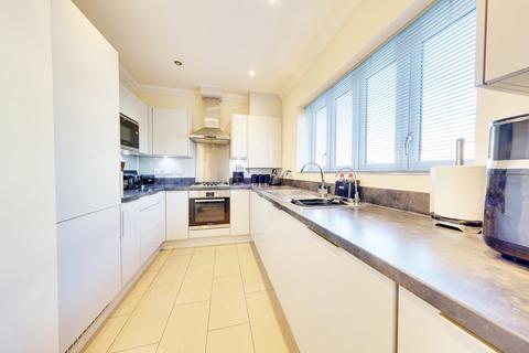 3 bedroom terraced house for sale, Blackthorn Grove, Orpington