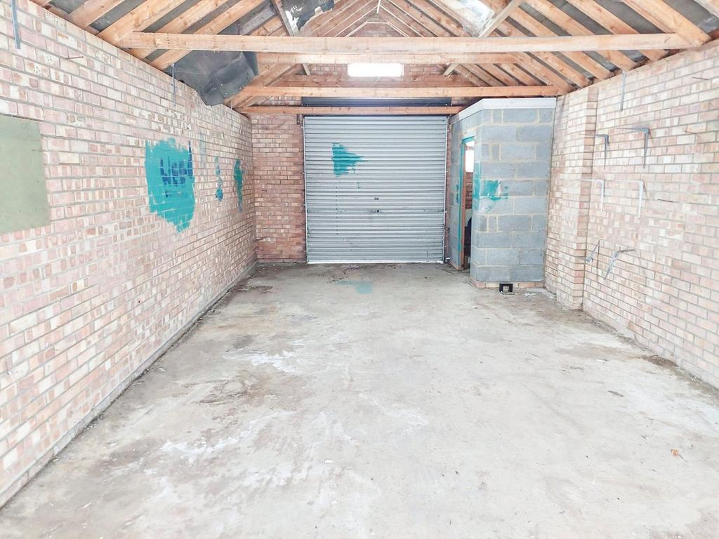 Garage/Workshop