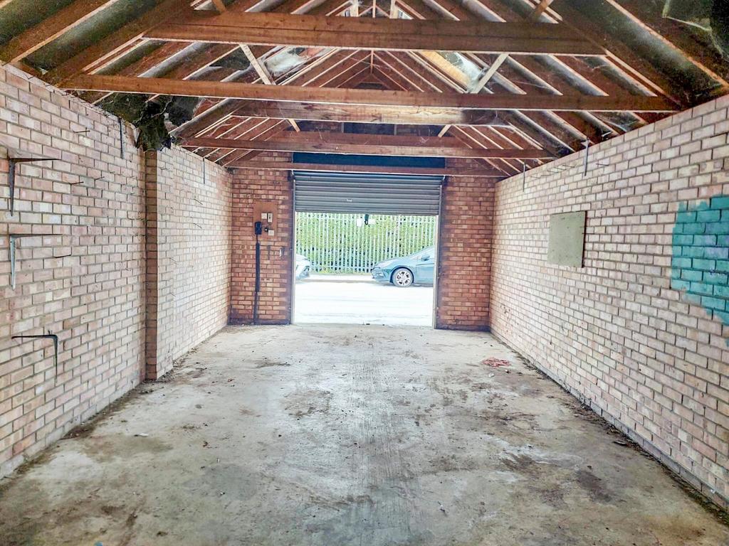 Garage/Workshop