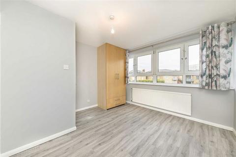 2 bedroom flat to rent, Schofield Walk, London SE3