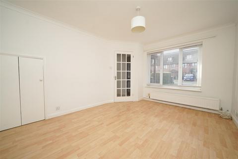 3 bedroom house to rent, Wyngates, Leighton Buzzard