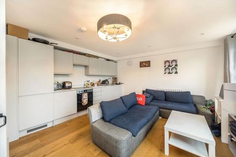 3 bedroom flat to rent, Nunhead Lane, London SE15