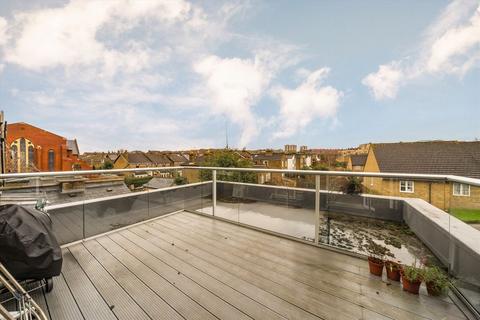 3 bedroom flat to rent, Nunhead Lane, London SE15
