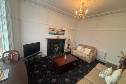 4 bedroom semi-detached house to rent, Carmyle Avenue, Carmyle