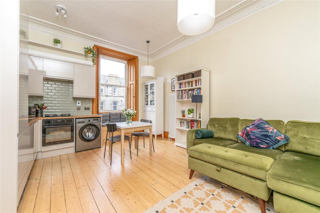 Lounge/Kitchen