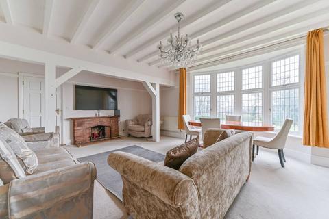 5 bedroom detached house to rent, Furze Hill, Purley, CR8