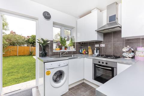 3 bedroom semi-detached house to rent, New Malden, London