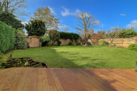 6 bedroom detached house for sale, Moat Drive, Great Missenden HP16