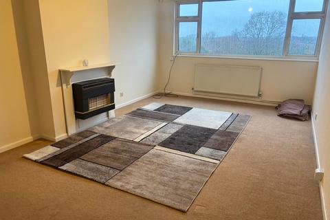 2 bedroom flat to rent, Frinton Road, Clacton-on-Sea CO15