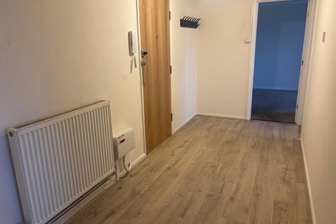 2 bedroom flat to rent, Frinton Road, Clacton-on-Sea CO15