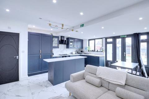 3 bedroom end of terrace house for sale, Mygrove Gardens, Rainham RM13