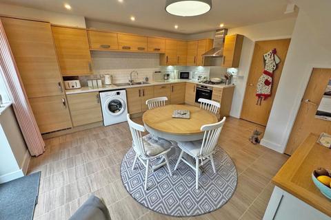 4 bedroom end of terrace house for sale, Rainbow Square, Shoreham-by-Sea BN43