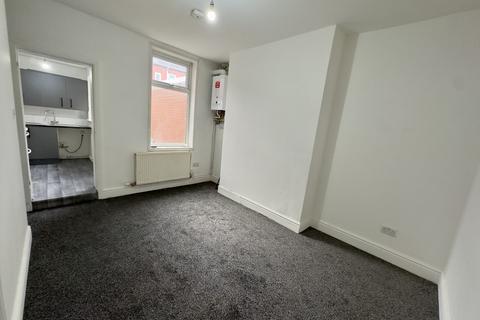 2 bedroom terraced house to rent, Hughes Street, Halliwell, Bolton