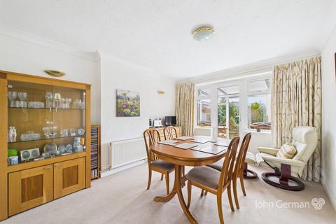 3 bedroom detached house for sale, Auckland Close, Mickleover