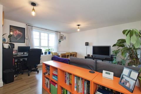 2 bedroom apartment for sale, Greenhaven Drive, London