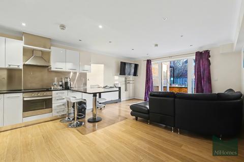 1 bedroom ground floor flat for sale, Gladbeck Way, Enfield
