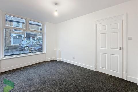 2 bedroom end of terrace house to rent, Avondale Road, Darwen