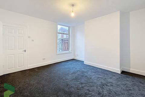 2 bedroom end of terrace house to rent, Avondale Road, Darwen