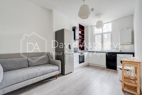 3 bedroom ground floor maisonette to rent, Balls Pond Road, Islington, London
