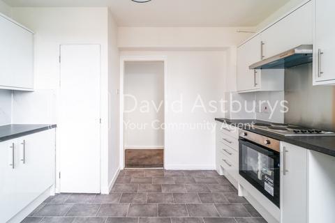 4 bedroom flat to rent, Lordship Road, Stoke Newington, London