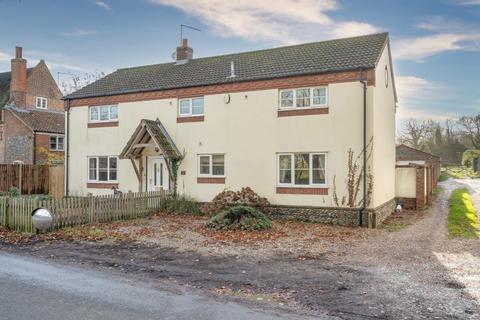 5 bedroom detached house for sale, Lamas, Norwich
