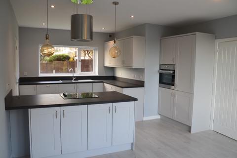 3 bedroom detached house to rent, Upper Church Road, Weston-super-Mare BS23