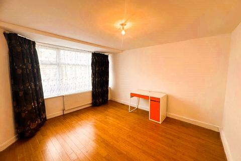 3 bedroom ground floor maisonette to rent, Fairview Crescent, Harrow, HA2 9