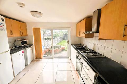 3 bedroom ground floor maisonette to rent, Fairview Crescent, Harrow, HA2 9