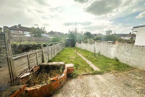 3 bedroom ground floor maisonette to rent, Fairview Crescent, Harrow, HA2 9