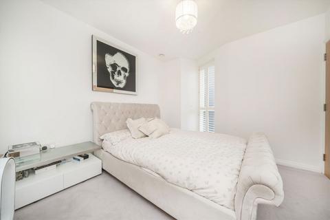 3 bedroom flat to rent, Palladian Gardens, London W4