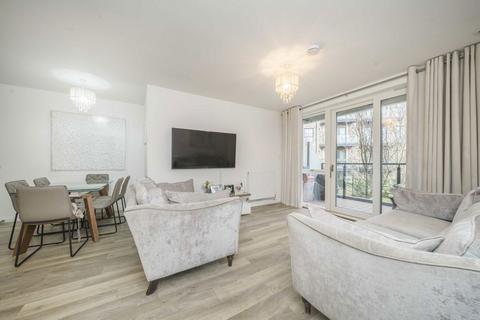 3 bedroom flat to rent, Palladian Gardens, London W4